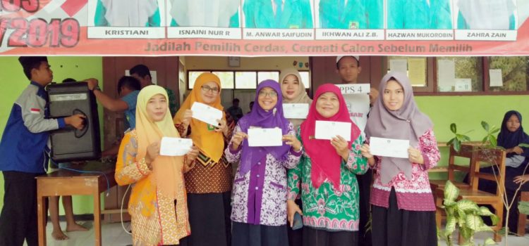 Ajarkan Demokrasi, Pemilihan Ketua OSIS MTsN 4 Ponorogo Layaknya Pemilu Ajarkan Demokrasi, Pemilihan Ketua OSIS MTsN 4 Ponorogo Layaknya Pemilu