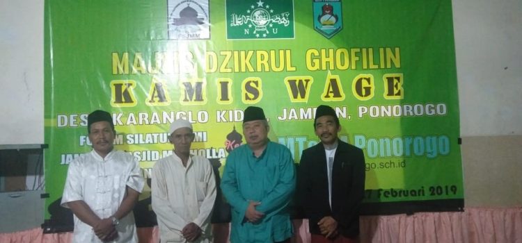Bersama FSJMM Desa Karanglo Kidul, MTsN 4 Ponorogo Adakan Dzikrul Ghofilin Kepala Madrasah bersama KH Abdus Sami' Hasyim Mayak dan Komite