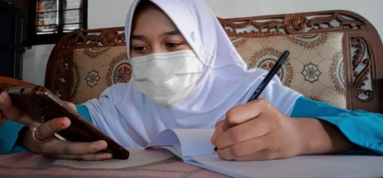 Kasus Covid 19 Terus Bertambah, MTsN 4 Ponorogo Laksanakan Ujian Tengah Semester Via Daring Kasus Covid 19 Terus Bertambah, MTsN 4 Ponorogo Laksanakan Ujian Tengah Semester Via Daring